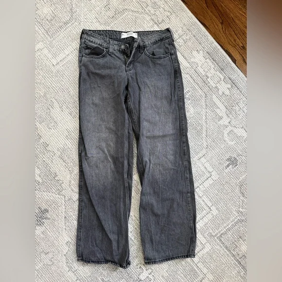 Hollister Low-Rise Baggy Jeans - Washed Black - Size W26 Long - GUC - Picture 3 of 8